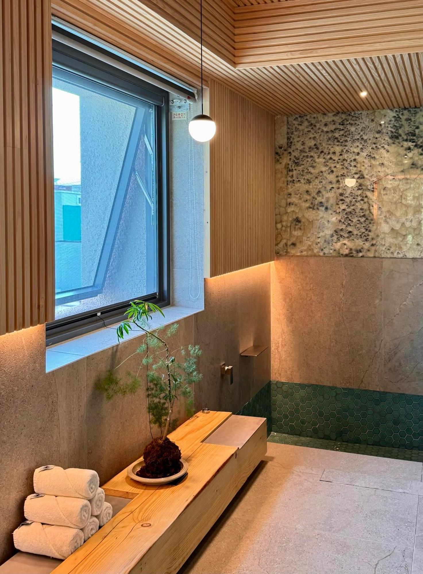 Pbr7 Hotel Unusual Stay Gyeongju Exterior foto
